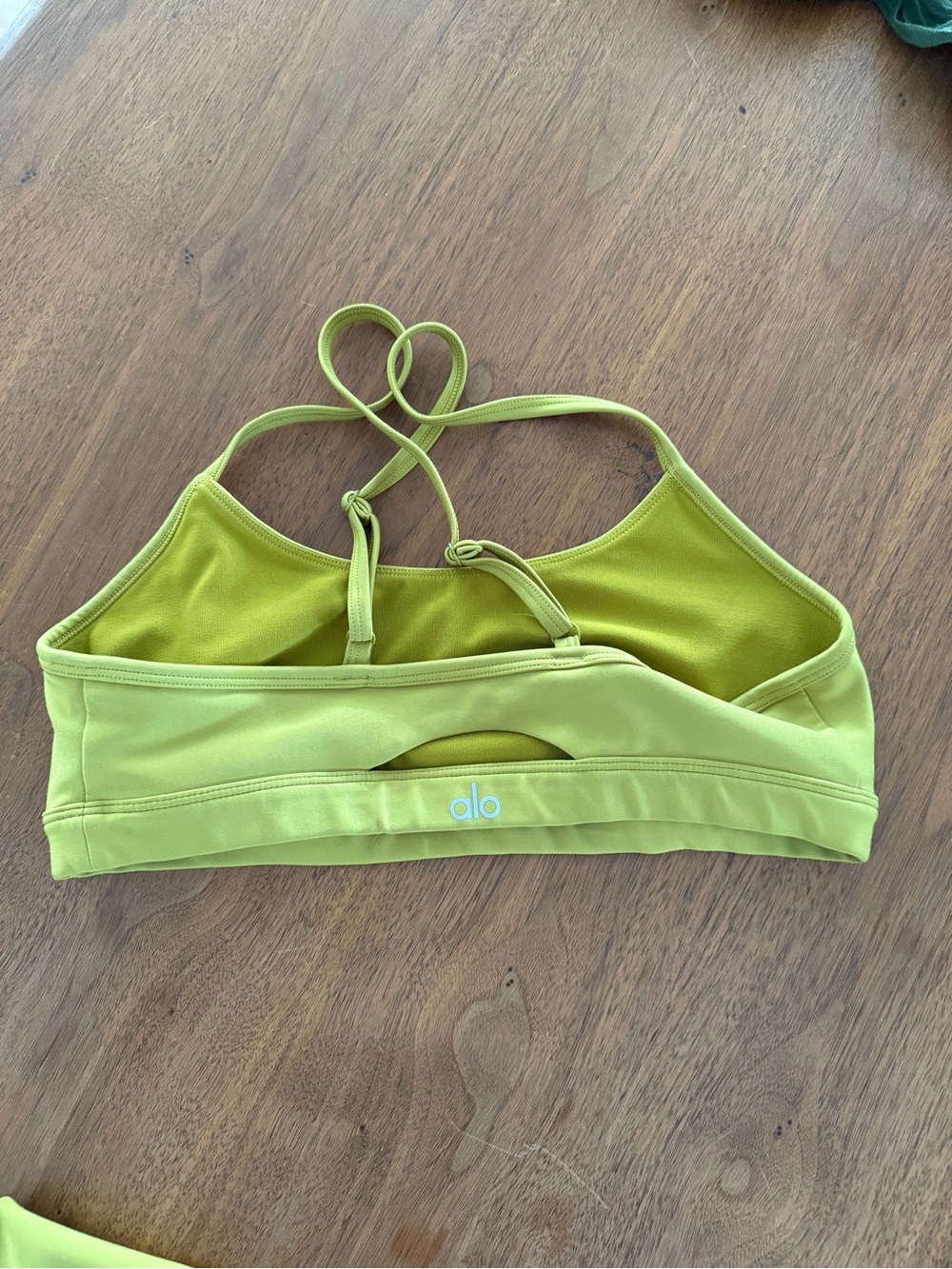 Alo chartreuse bra & leggings - Picture 2 of 4